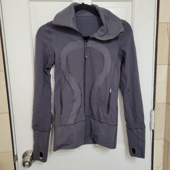 Lululemon in Stride Full zip jacket size 2. - Picture 4 of 8